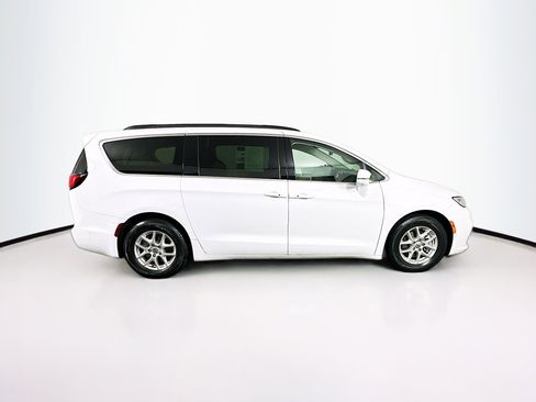 Used 2022 Chrysler Pacifica Touring-L w/ Uconnect Theater Family Group image 10