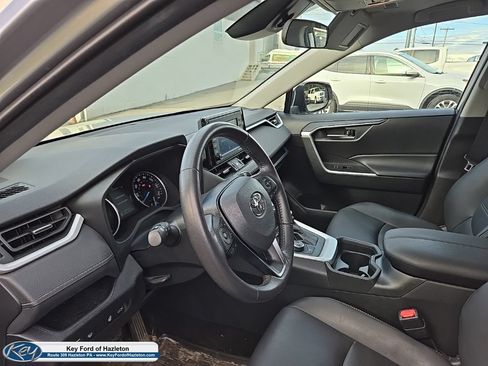 Used 2021 Toyota RAV4 XLE Premium AWD/4WD image 33