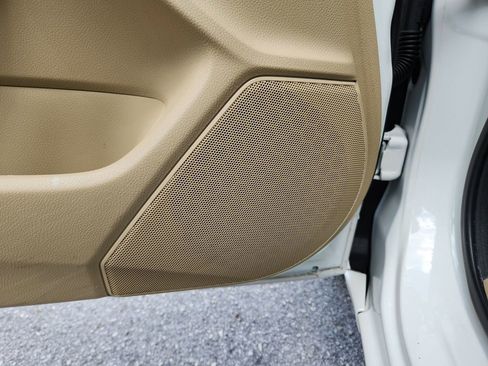 Used 2011 Honda Accord EX-L image 17