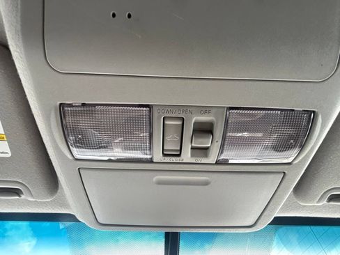 Used 2017 Nissan Frontier SL w/ Moonroof Package AWD/4WD image 18