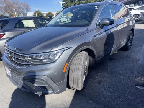Used 2022 Volkswagen Tiguan SE AWD/4WD image 2