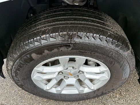 Used 2025 Chevrolet Silverado 1500 LT image 10