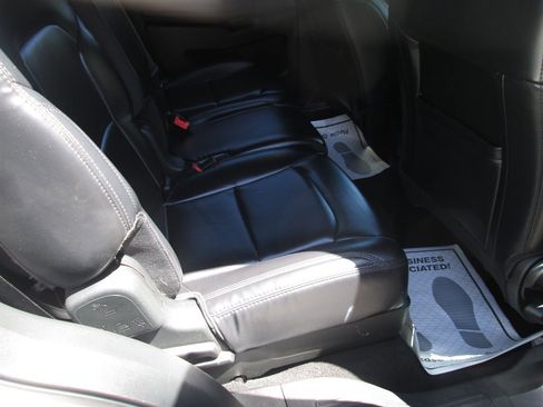 Used 2019 Ford Explorer XLT w/ Equipment Group 202A AWD/4WD image 4
