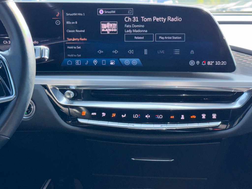 Certified 2025 Cadillac Lyriq Luxury AWD/4WD image 21