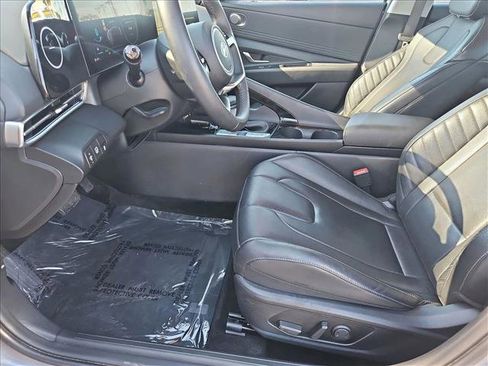 Used 2025 Hyundai Elantra Limited image 16