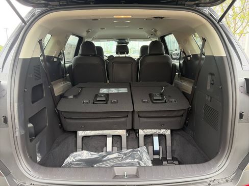New 2026 Kia Carnival FWD image 7