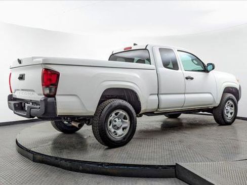 Used 2019 Toyota Tacoma SR image 8