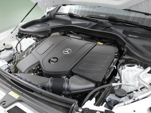 Used 2025 Mercedes-Benz GLC 300 4MATIC image 27
