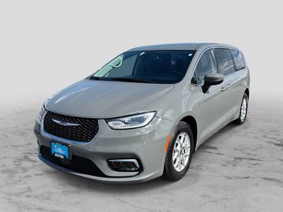 Used 2023 Chrysler Pacifica Touring-L