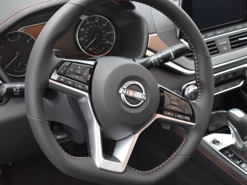 New 2025 Nissan Altima 2.5 SR image 11