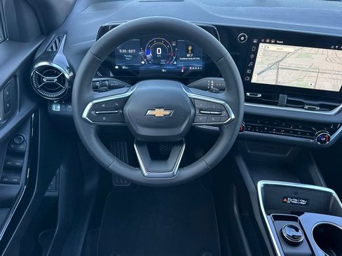 New 2026 Chevrolet Equinox LT w/ Convenience Package II FWD image 14