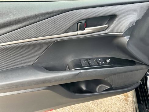 Used 2025 Toyota Camry SE image 15