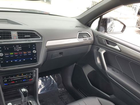 Certified 2023 Volkswagen Tiguan SE R-Line FWD image 22