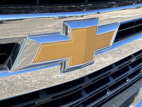 Used 2022 Chevrolet Silverado 1500 LT AWD/4WD image 4