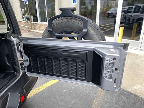Used 2021 Jeep Wrangler Unlimited Rubicon AWD/4WD image 35