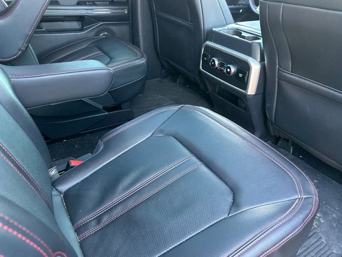 Used 2024 Ford Expedition Limited image 19
