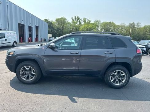 Used 2019 Jeep Cherokee Trailhawk w/ Cold Weather Group AWD/4WD image 5