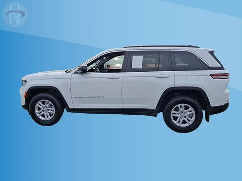 Used 2025 Jeep Grand Cherokee Laredo w/ MOPAR Finishing Package image 5