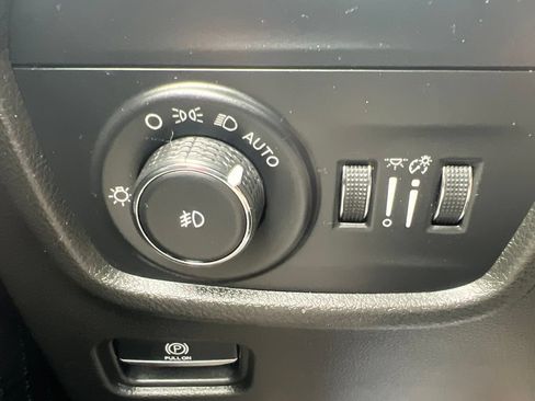 Used 2023 Jeep Grand Cherokee L Limited AWD/4WD image 25
