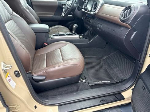 Used 2017 Toyota Tacoma Limited w/ Tow Package AWD/4WD image 20