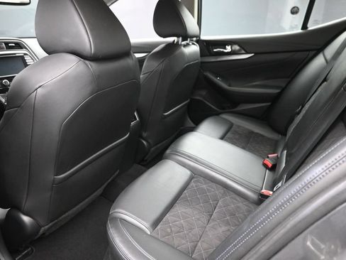 Used 2017 Nissan Maxima SR w/ Midnight Edition FWD image 12