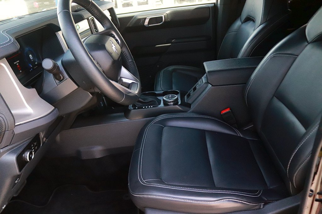 Used 2025 Ford Bronco Outer Banks AWD/4WD image 15