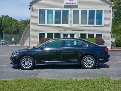Used 2016 Volkswagen Passat 1.8T SE FWD image 2