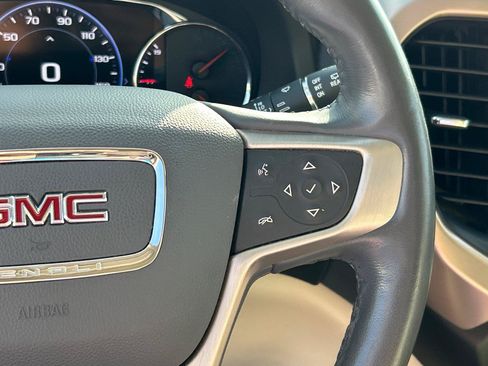 Used 2020 GMC Acadia Denali w/ Technology Package FWD image 32