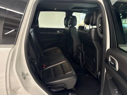 Used 2019 Jeep Grand Cherokee Limited AWD/4WD image 23
