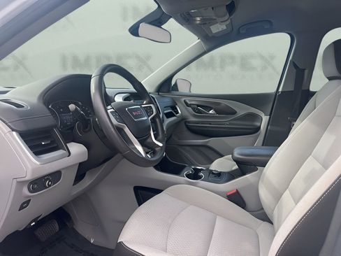 Used 2024 GMC Terrain SLE image 9