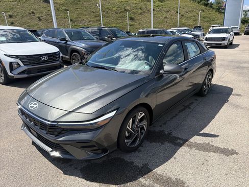 Used 2024 Hyundai Elantra SEL w/ Convenience Package FWD image 15