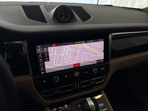 Used 2025 Porsche Macan image 23