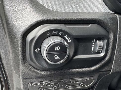 Used 2025 Jeep Gladiator Sport image 28