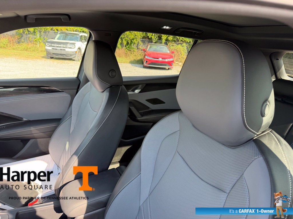 Used 2025 Volkswagen Tiguan SE R-Line FWD image 12