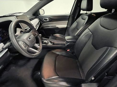 Used 2024 Jeep Compass Latitude AWD/4WD image 3