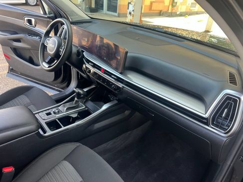 Used 2025 Kia Sorento LX FWD image 20