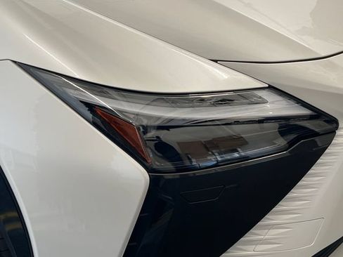 Used 2024 Lexus RZ 300e Premium w/ Accessory Package (Z1) FWD image 15