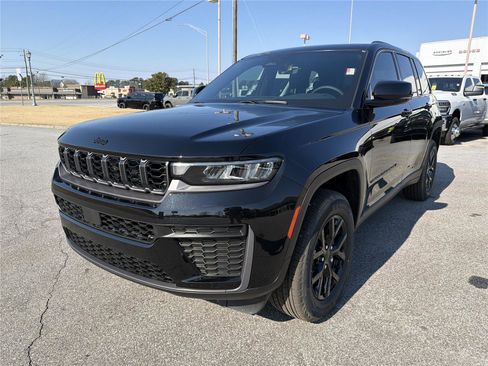 New 2026 Jeep Grand Cherokee Altitude AWD/4WD image 2