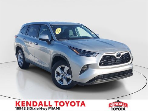 Used 2023 Toyota Highlander LE image 1