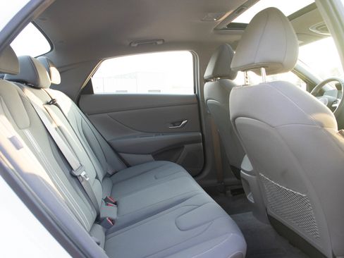 Used 2025 Hyundai Elantra SEL FWD image 12