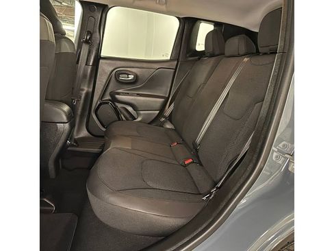 Used 2018 Jeep Renegade Altitude FWD image 22