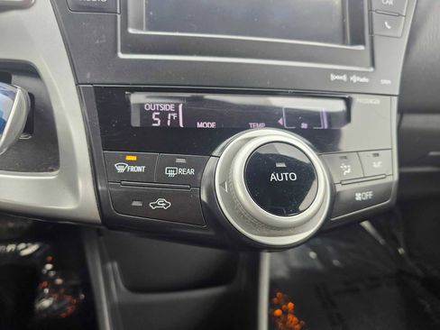 Used 2014 Toyota Prius V Five image 28