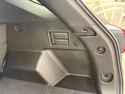 Used 2021 Chevrolet Equinox LT FWD image 27