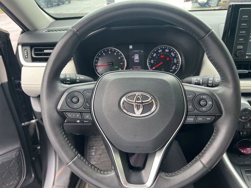 Used 2022 Toyota RAV4 XLE Premium FWD image 15