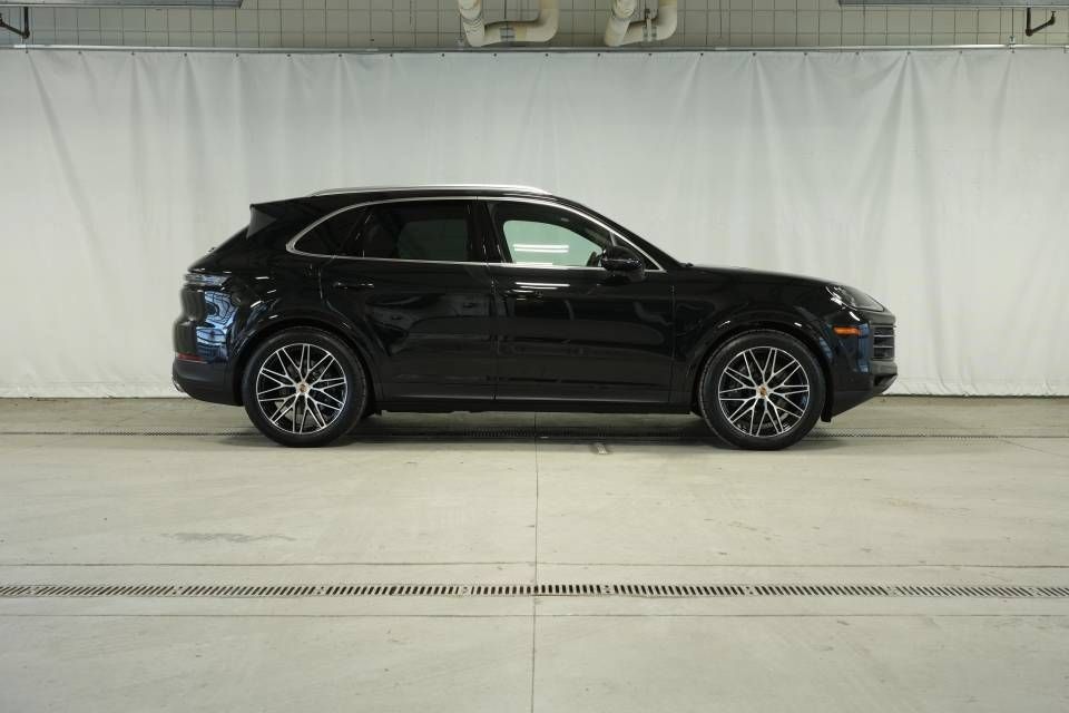 Certified 2026 Porsche Cayenne AWD/4WD image 8