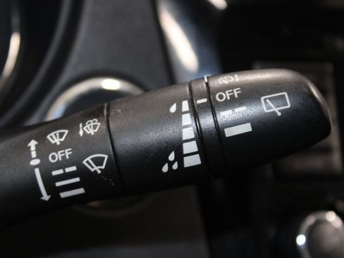 Used 2020 Nissan Rogue SV AWD/4WD image 34
