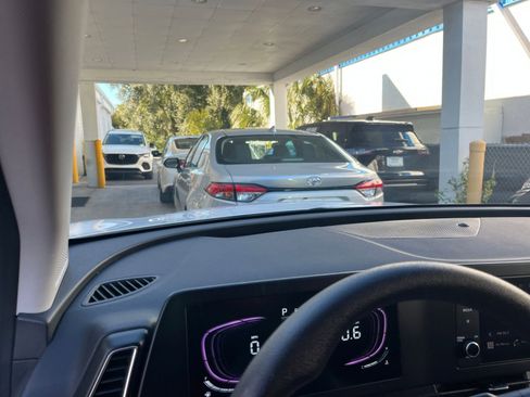 Used 2025 Kia Sportage LX image 34