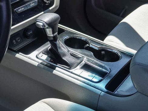 Used 2021 Kia Sedona LX image 18