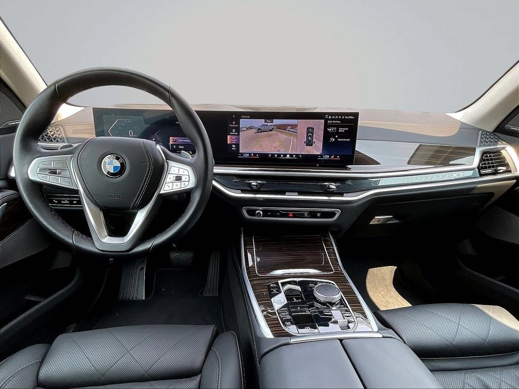 Used 2026 BMW X7 xDrive40i AWD/4WD image 9