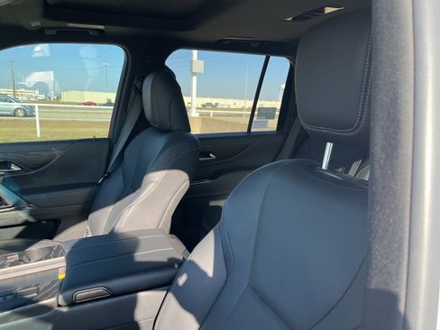 Used 2022 Lexus LX 600 4WD w/ Appearance Package image 13